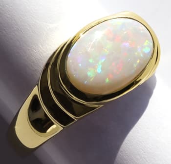 Foto 1 - Damenring mit 2,2ct schillerndem Opal in 585er Gelbgold, Q0252